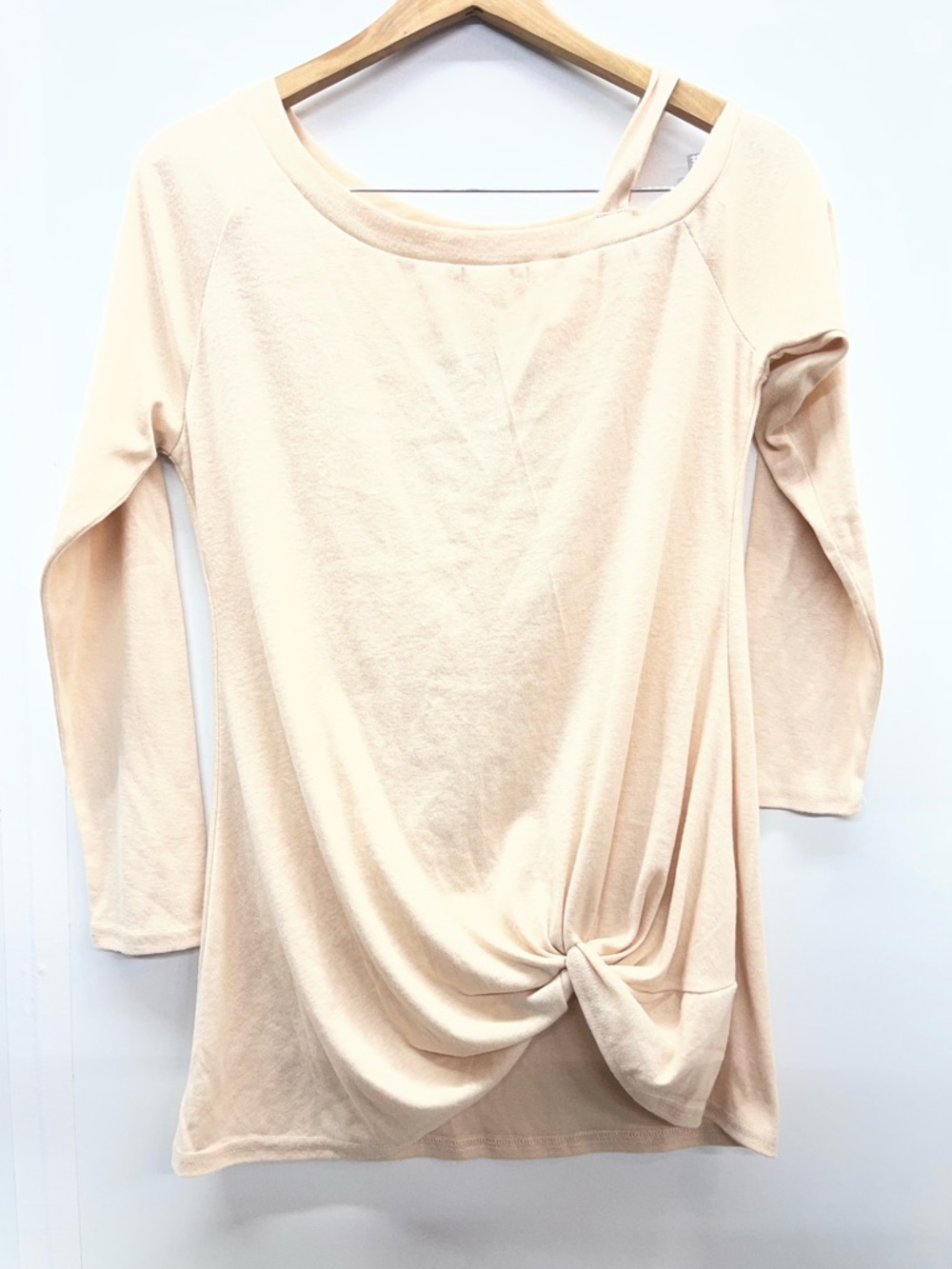 Women's Twist-Hem Long Sleeve Top in Light Peach